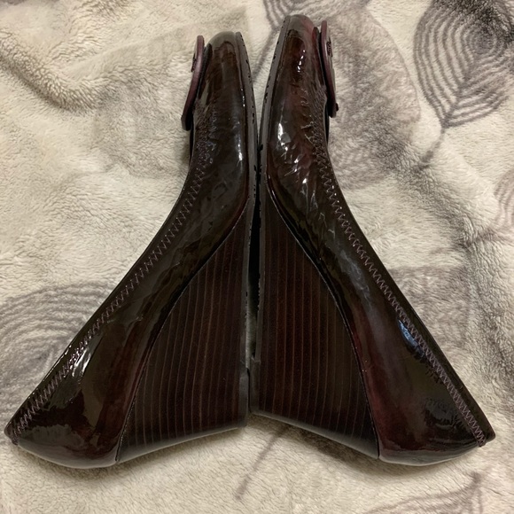 SOLD! Authentic Tory Burch Wedges - Picture 4 of 8